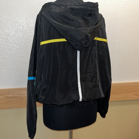 Twain Windbreaker ✨ - Picture 3 of 4